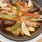 スペイン炭火焼 バルバロ - 肉と魚介のパエリア