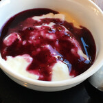 鳴子ホテル - ブルーベリーソースでヨーグルト。