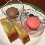 鳴子ホテル - マカロン。桃のケーキ。