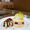 Bukkusu Ando Kafe - シトラスショートケーキ&バナナスプリット(￥970)。
                甘酸っぱいスイーツで猛暑を乗り切ろう！