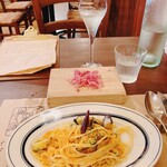 イタリア食堂 ビランチャ - スパークリングと　からすみパスタ