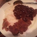 レストラン・サカキ - もち豚のカツカレーとりあえずカレーを3分の1ぐらいかけてみました