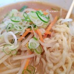 横浜ラーメン - 麺は、サンマーメンや醤油ラーメンと同じ、いつものやつですね。