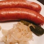 キッチン サカナヤ - ソーセージとピックルス、ザワークラウト　ビールの定番