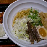 北海道マルハ酒場 - 油牛めん一式\790