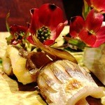 Kanji - 焼き物、カマス。お花のデコレーションが綺麗。カマスは旨味が凝縮していて美味しい！！