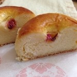 たねや - 花饅頭断面