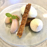 catoe - ◇ファームつばさジャージー牛のミルクジェラート
      
      ジャージー牛のミルクの風味がフレッシュ♪(´u`* )♡
      桃のコンポートや添えてある焼き菓子も美味しい。