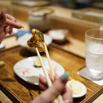 日本橋 蕎ノ字 - 揚げたてにカエシを塗って香ばしい香り