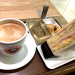 Sammaruku Kafe - サンドイッチセット
                        ドリンクをカフェラテに、
                        チョコクロをプレミアムに変更して
                        合計　810円