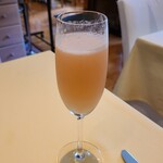 Chez Akila - 自家製食前酒　（桃）（２０２２年８月訪問時）