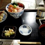 Sakana Ya Katagiri Torakichi - 海鮮丼定食
