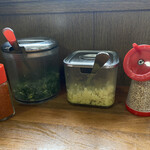 釜あげうどん 長田 in 香の香 - 薬味は一味､ねぎ､生姜､すりごま