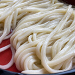 釜あげうどん 長田 in 香の香 - ▹冷やしうどん
                                麺がシコシコ歯ごたえが良くノド越しがある｡
                                麺が長いのでやはり噛まないと飲み込めない｡
                                生姜が嫌いだけど､麺汁､うどんと生姜の
                                組み合わせがマッチしたと初めて思える
                                うどんだったなぁ｡