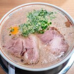 三代目 博多 だるま - 月見ラーメン