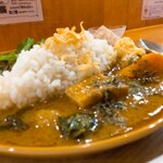 はらっぱカレー店 - 次はやさいルーを手前にて。