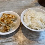 ラーメン王 後楽本舗  - セットの半ライス＆半餃子