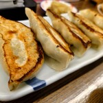 好吃餃子店 - 焼き餃子のアップ。しまったぁ、食べたことが無い「水餃子」にすれば良かった・・・