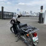 Sakanaba Ippo - 魚バー一歩社長の愛車と豊洲市場と遠くに東京タワー
      わざわざ仙台市泉区からやって参りました