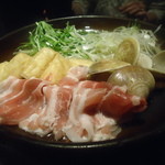 Kuimonoya Wan - ハーブ三元豚と蛤の旨塩焼き