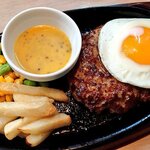 ガスト - ハンバーグハニーマスタードソース目玉焼き