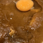 カレーハウスリオ - ポークカレー　生玉子落とし