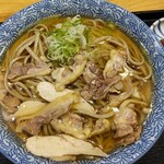 山形蕎麦と備長炭炙り酒家 YEBISU亭 - 肉そば普通盛り880円。