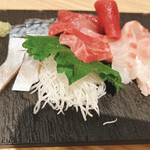 Sushi Sake Sakana Sugitama - 本日の欲張りな刺身四点盛り 329円