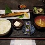 上野アメ横のひもの屋 - 伴助サバ定食。