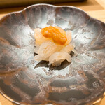 不動前 すし 岩澤 - 白エビの昆布締め　酒盗乗せ　安定の美味さ！