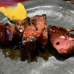 田内屋 - レバーはこのレア感♪私のレバー好きの原点！ 20年以上変わらないこの味！！ﾏｲｳ〜！\( ˆoˆ )/(ひと口食べてしまった写真でゴメンなさい(^_^;))