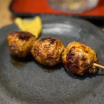 田内屋 - ◯つくね¥ ？…ふわふわのつくねは、お豆腐入りかな？コレもオススメの逸品です♪(*ﾟ∀ﾟ*)