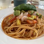 イタリア料理 カプリチョーザ - エビとアボカドの夏辛スパ