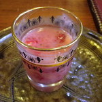 Ichou no ki - サービスして頂いたイチゴとブドウが混ざったシロップ。