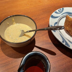 びんびや - コロッケにつける薄口醤油とタルタルソース