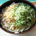 牧のうどん - ネギ、天かすは会計時に多目にくださいとお願いしました。