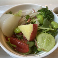 アマルフィイ・モデルナ - 8種類の季節野菜とフルーツのサラダ