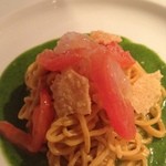 ビオディナミコ - エビとサルシッチャのタリオリーニ