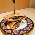 恵比寿 うしみつ - ローストビーフのキューバサンド