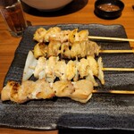 旨唐揚げと居酒メシ ミライザカ - 焼き鳥の盛り合わせ