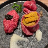 東京焼肉 黒木 - 「至極の白ユッケ–キャビア添え–」「雲丹乗せ牛刺し盛り合わせ」