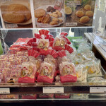 Unagi Pai Fakutori Baiten - 売店のお菓子。サブレやクッキー、おまんじゅうも有ります。