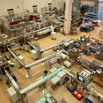 うなぎパイファクトリー　売店 - 工場　2階レストラン前からラインが見れます