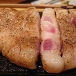 東京豚バザール - 中は少しレア仕上げ