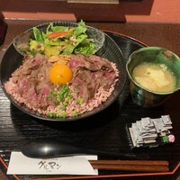 馬刺しと焼き鳥 グルマン三年坂 - 名物　グルマン丼④肩ロース100g、3,600円