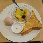 スタッカート - モーニングサービス アーモンドトースト・フルーツカクテル