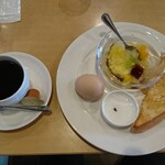 スタッカート - モーニングサービス アーモンドトースト・フルーツカクテル・ブレンドコーヒー 