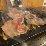 Taishuu Horumon Yakiniku Kemuri - とろタン