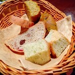 ラ・クチーナ - 自家製パン3種