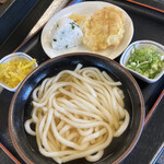 くうかいうどん - うどん(並)280円 わかめお結び90円 鶏天90円